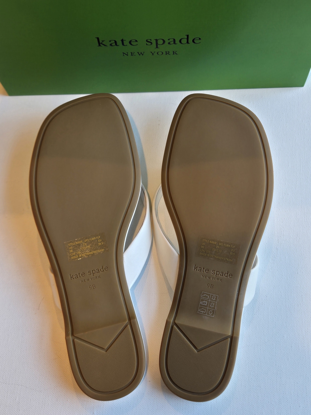 NWT kate spade New York Smooth Leather Floral Flip Flop Sandal in Milk Size 9 - Picture 6 of 8